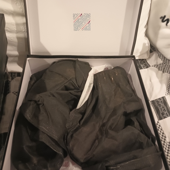 Heels - Picture 5 of 6